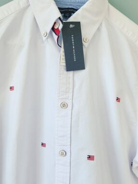 TOMMY HILFIGER Crisp White Oxford Buttondown with Embroidered Flags Men's Small